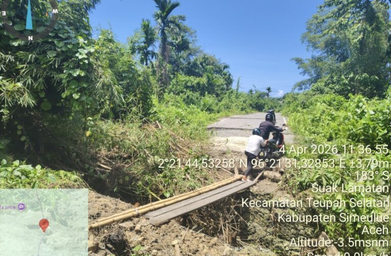 Banjir Hanyutkan Jembatan Kayu Di Suak Lamatan, Akses Warga Terputus