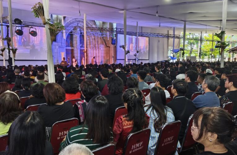 PLN Jaga Keandalan Listrik Pementasan Jalan Salib Kreatif dan Ibadat Jumat Agung di Gereja Katedral