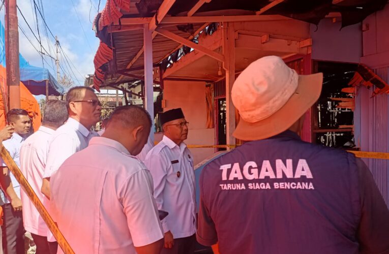Wakil Bupati Simeulue Tinjau Lokasi Kebakaran, Tetapkan Masa Tanggap Darurat Selama 5 Hari
