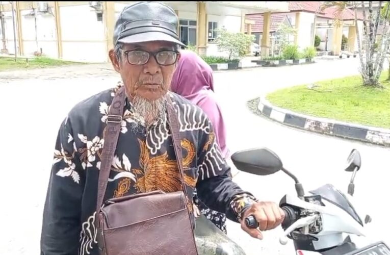 Warga Keluhkan Keamanan Parkir RSUD Simeulue, Helm Pengunjung Dilaporkan Hilang