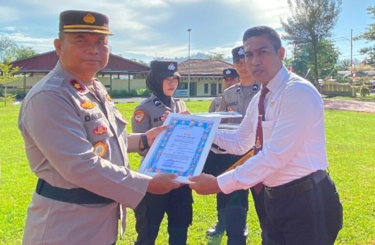 Polres Simeulue Berikan Penghargaan Kepada 18 Personel Satreskrim Atas Pengungkapan Kasus Pencurian Emas