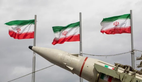 AS Siap Mundur dari Irak, Iran Bombardir Lewat Udara